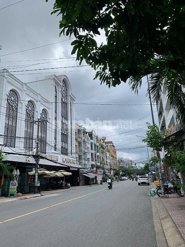 EM CÒN VÀI CĂN NHÀ MẶT TIỀN ĐOẠN ĐẸP NHẤT CHỢ LỚN, BÌNH PHÚ Q.6