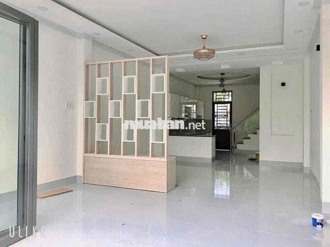 NHÀ LẦU THUỘC PHƯỜNG 3 trung tâm di chuyển gần