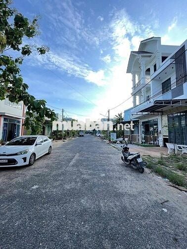 HƯỚNG ĐÔNG NAM TRUNG TÂM THƯƠNG MẠI PHONG ĐIỀN