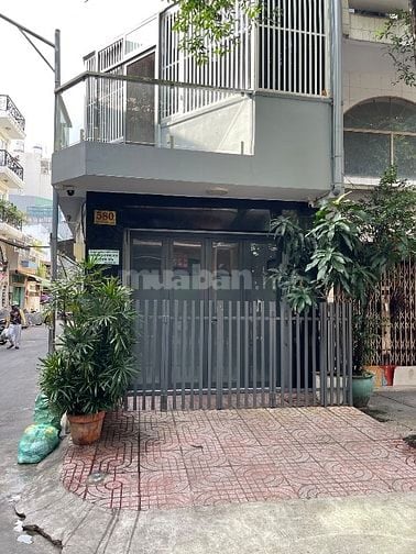 (Hiếm) Cho thuê mặt bằng trệt góc 2 mặt tiền Phan Văn Trị Q5 giá rẻ