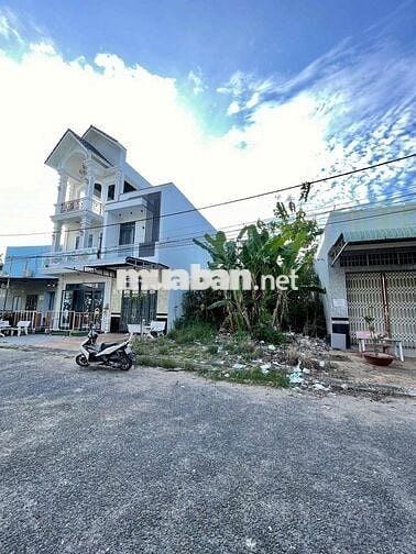 HƯỚNG ĐÔNG NAM TRUNG TÂM THƯƠNG MẠI PHONG ĐIỀN