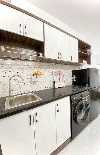 CĂN HỘ MÁY GIẶT RIÊNG FULL NỘI THẤT CỬA SỔ VIEW SÂN BÓNG ĐẦY ĐỦ TIỆN