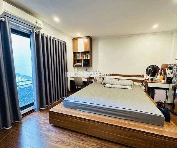 BÁN NHÀ ĐẸP CẠNH CHỢ THẠCH BÀN 42M² – 6 TẦNG ÔTÔ ĐỖ CỬA FULL CÔNG NĂNG