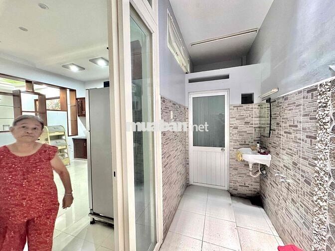 cho thuê nhà đường Thân Nhân Trung thích hợp làm Cty, văn phòng hoặc ở