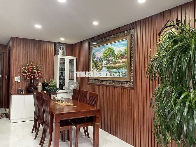Có cv gd bán lại căn hộ hai mặt tiền cực đẹp .
