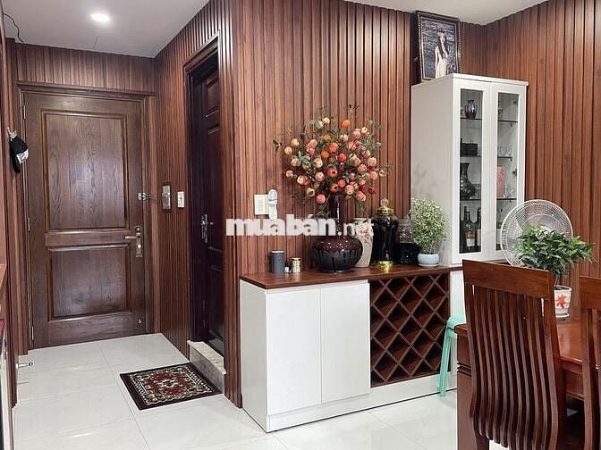 Có cv gd bán lại căn hộ hai mặt tiền cực đẹp .
