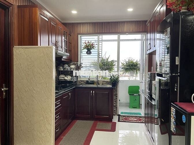 Có cv gd bán lại căn hộ hai mặt tiền cực đẹp .