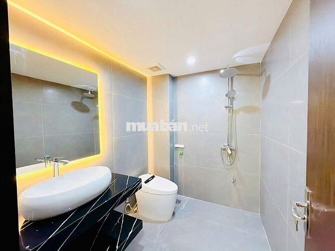 Nhà quận Tây, hồ full nội thất cực sang sịn, đường rộng 10m, 26.5 tỷ