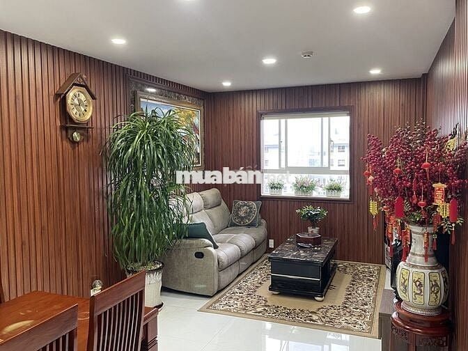 Có cv gd bán lại căn hộ hai mặt tiền cực đẹp .