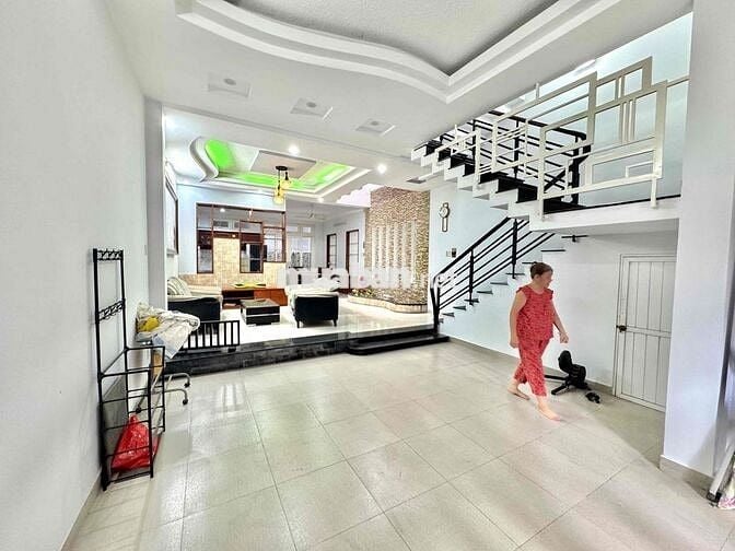cho thuê nhà đường Thân Nhân Trung thích hợp làm Cty, văn phòng hoặc ở