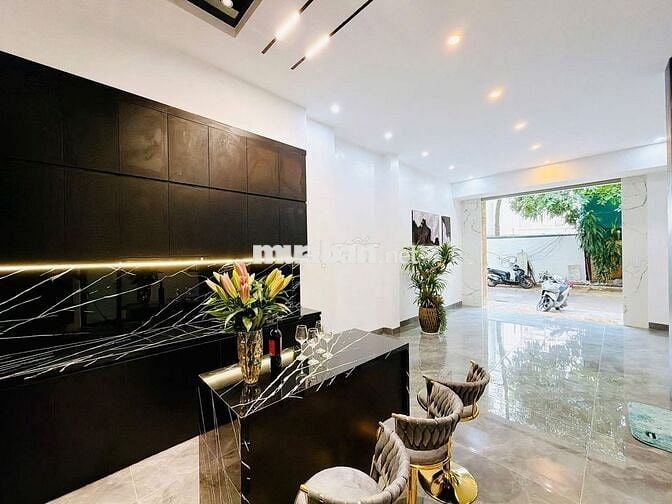 Nhà quận Tây, hồ full nội thất cực sang sịn, đường rộng 10m, 26.5 tỷ