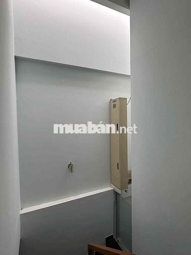 CHÍNH CHỦ CẦN BÁN NHÀ MỚI 1 TRỆT 2 LẦU, VIEW ĐỐI DIỆN CỔNG CHÍNH TRƯỜN