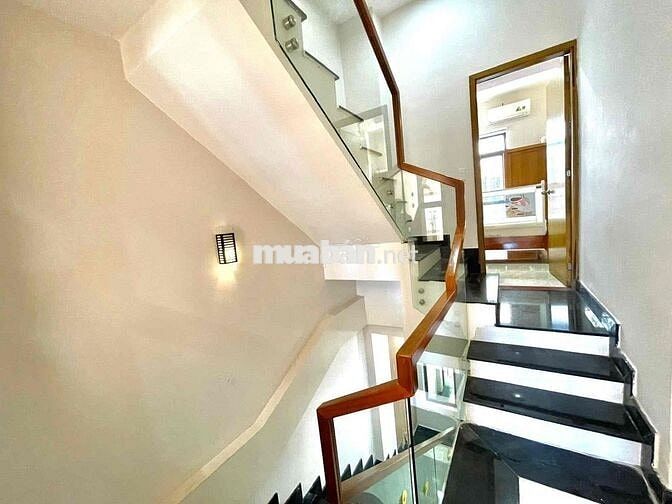 Bán nhà 4 tầng Trưng nữ vương cách đường 25m mở spa hợp lý