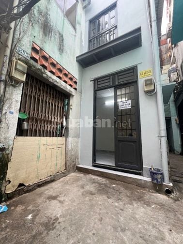 Cho thuê nhà trung tâm Q1,gần bờ kè hoàng sa