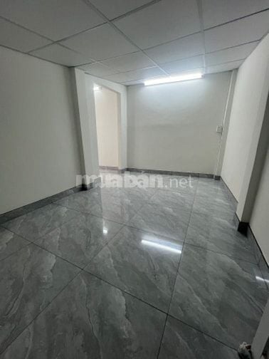 Cho thuê nhà trung tâm Q1,gần bờ kè hoàng sa