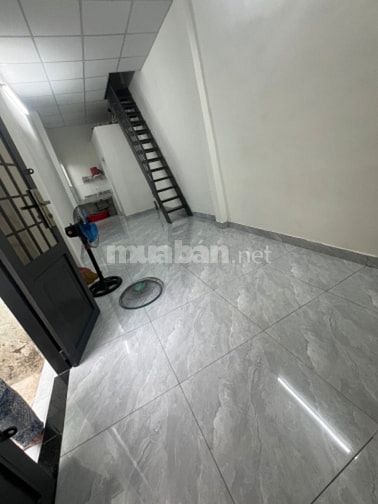 Cho thuê nhà trung tâm Q1,gần bờ kè hoàng sa