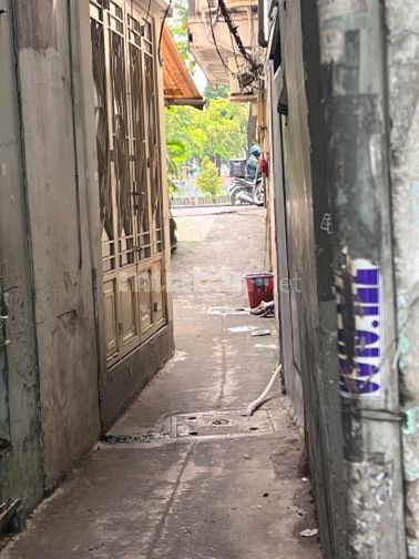 Cho thuê nhà trung tâm Q1,gần bờ kè hoàng sa