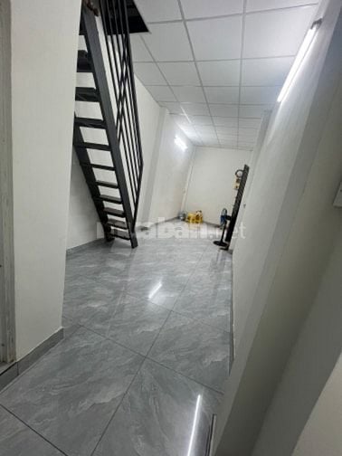Cho thuê nhà trung tâm Q1,gần bờ kè hoàng sa