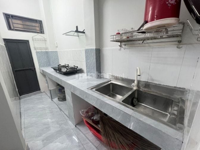 Cho thuê nhà trung tâm Q1,gần bờ kè hoàng sa