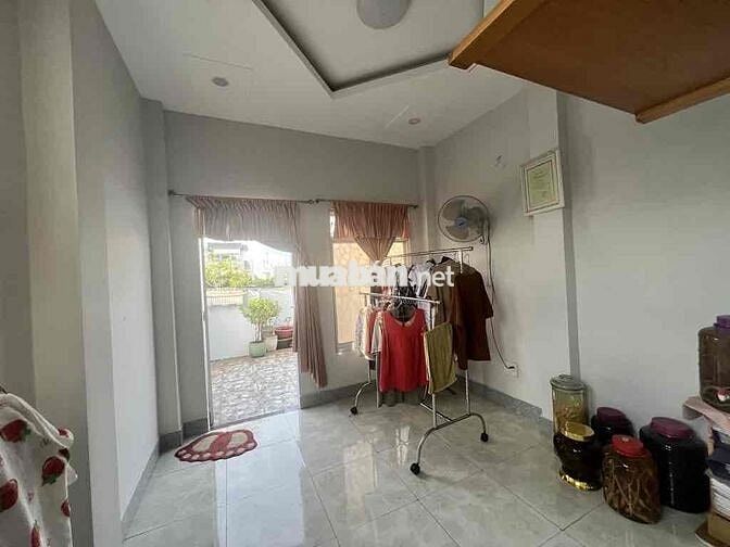 NHÀ 2 MẶT TIỀN HẺM, 50M2 - SÁT CHỢ THỦ ĐỨC