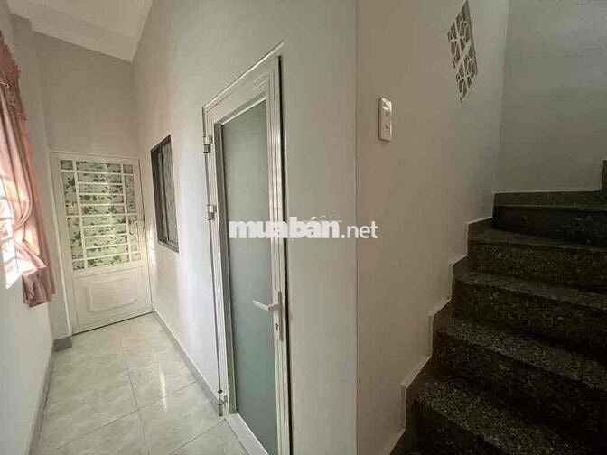 NHÀ 2 MẶT TIỀN HẺM, 50M2 - SÁT CHỢ THỦ ĐỨC