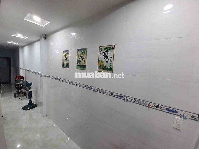 CHÍNH CHỦ CẦN BÁN NHÀ MỚI 1 TRỆT 2 LẦU, VIEW ĐỐI DIỆN CỔNG CHÍNH TRƯỜN