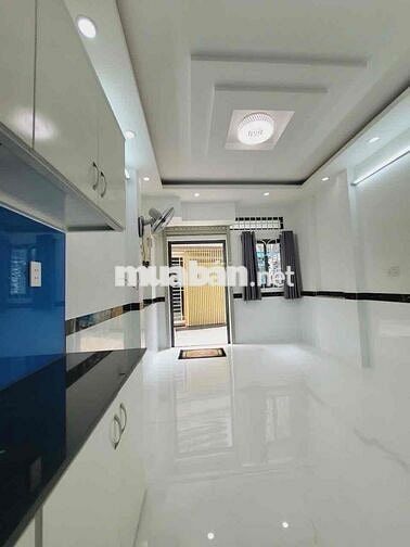 Hẻm Thông các đường lớn. nhà mới chỉnnh chu . Quận có giá trị cao