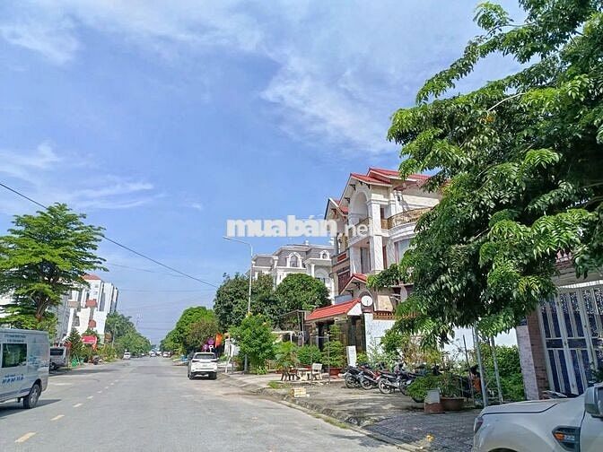 Bán biệt thự 200m2 5PN 6WC tại Lê Thị Riêng, Thới An, Q12 giá 18 tỷ