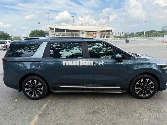 Kia Carnival 2.2D Premium 8S sx 2022 màu xanh