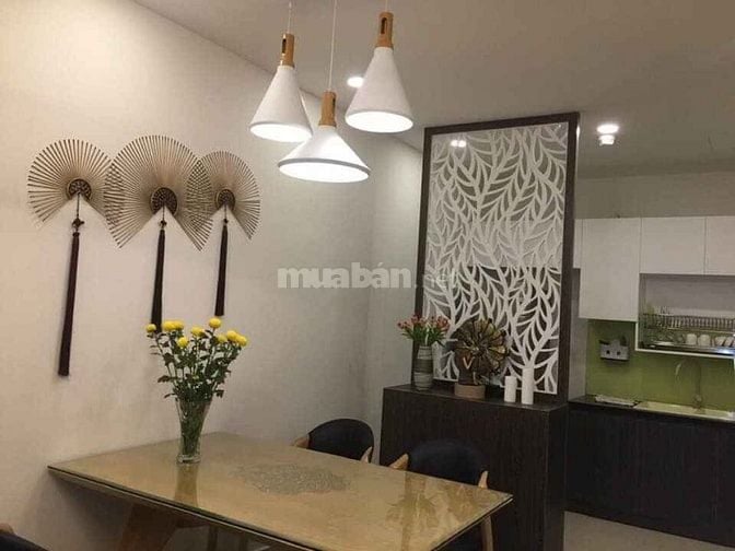 Gia đình bán Cao Ốc 44 Đặng Văn Ngữ Q.PN. Dt 70m2 2p, 2wc. Giá 4,4 tỷ