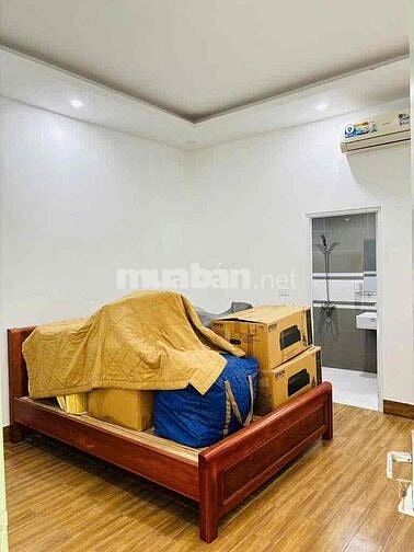 GẦN TTTM GIGAMAL NHÀ 2 LẦU 3PN 4WC SÂN Ô TÔ SẴN MÁY LẠNH BÀN GHẾ Ở+ VP