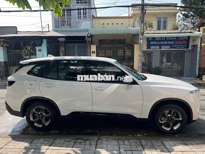 VinFast Lux SA2.0 base 2022 - 38000 km
