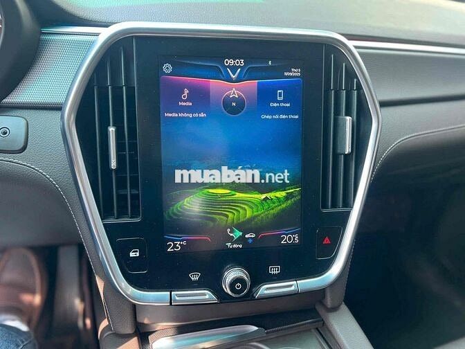 VinFast Lux SA2.0 base 2022 - 38000 km