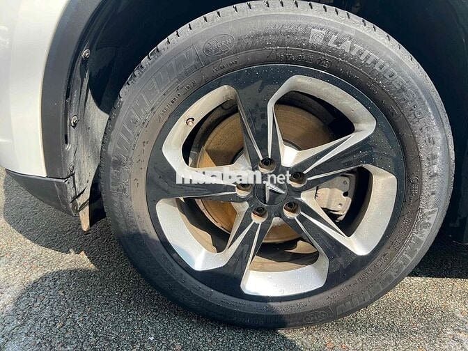 VinFast Lux SA2.0 base 2022 - 38000 km