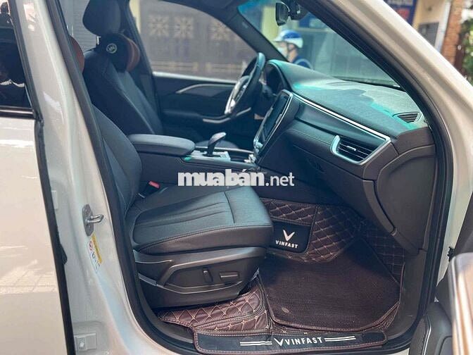 VinFast Lux SA2.0 base 2022 - 38000 km