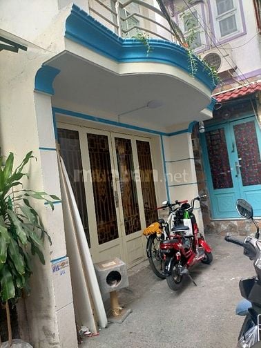 Cho thuê nhà mặt tiền số 72 Nguyễn Duy phường Chánh Hưng, 4x10m, 2 lầu