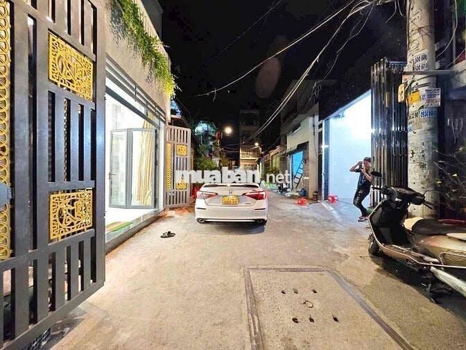 Xe Hơi Đậu Trước Nhà 2 Mặt Tiền Hẻm Thông Ra Nhiều Đường