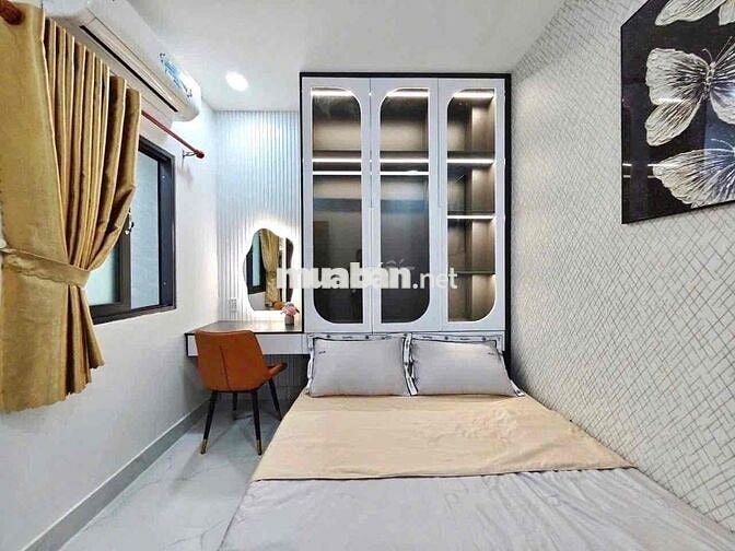 Xe Hơi Đậu Trước Nhà 2 Mặt Tiền Hẻm Thông Ra Nhiều Đường