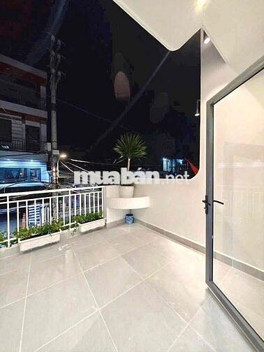 Xe Hơi Đậu Trước Nhà 2 Mặt Tiền Hẻm Thông Ra Nhiều Đường