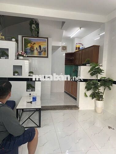 NNC Thích Quảng Đức P5 Phú Nhuận ngang 4 3Lầu 3PN 4WC. Giá 15 triệu