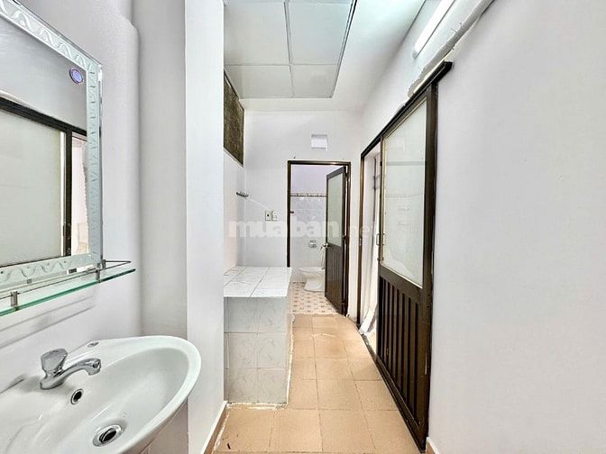 Chính chủ cho thuê căn hộ lầu 1, 80m2, 2PN, Mai Thị Lựu, Quận 1 giá rẻ