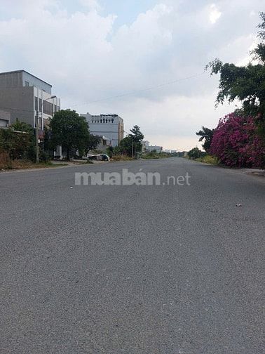 Bán lô góc 2 mặt tiền đường 20m và 12m.DT 11x22m( 229.5m2)giá 170tr/m2