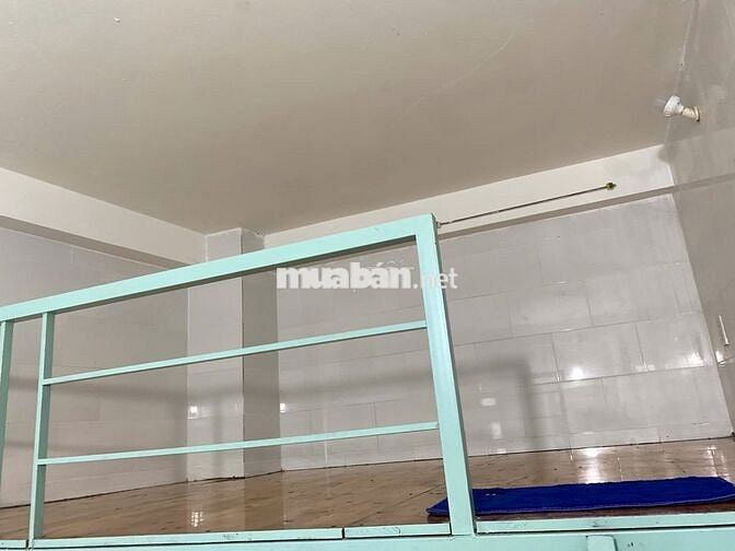 PHÒNG TRỐNG CÓ GÁC 2TR3 CÓ MÁY LẠNH, MÁY NƯỚC NÓNG, NỘI THẤT CƠ BẢN