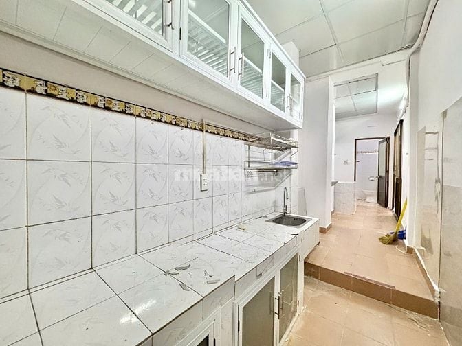Chính chủ cho thuê căn hộ lầu 1, 80m2, 2PN, Mai Thị Lựu, Quận 1 giá rẻ