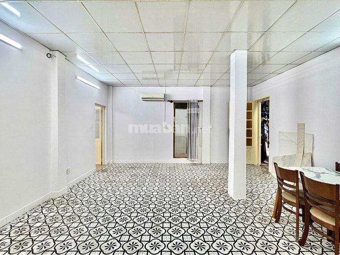 Chính chủ cho thuê căn hộ lầu 1, 80m2, 2PN, Mai Thị Lựu, Quận 1 giá rẻ