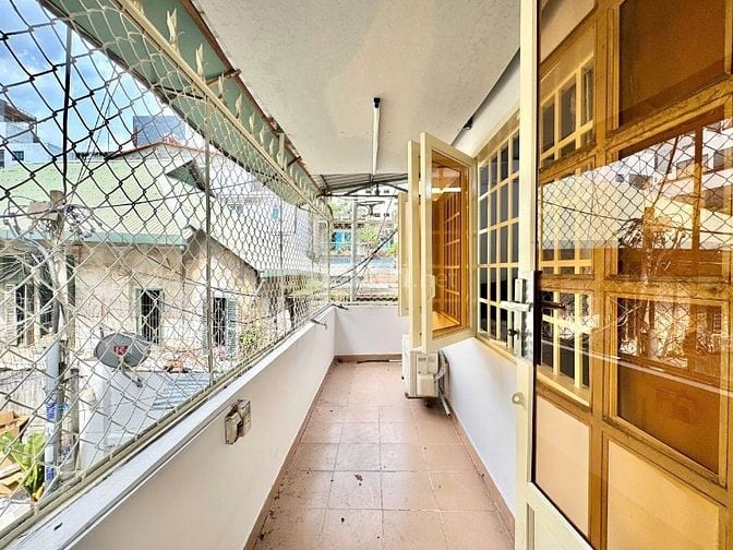 Chính chủ cho thuê căn hộ lầu 1, 80m2, 2PN, Mai Thị Lựu, Quận 1 giá rẻ