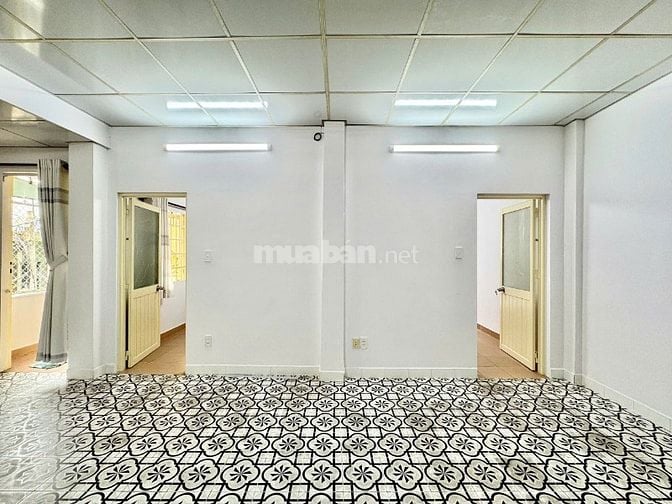 Chính chủ cho thuê căn hộ lầu 1, 80m2, 2PN, Mai Thị Lựu, Quận 1 giá rẻ