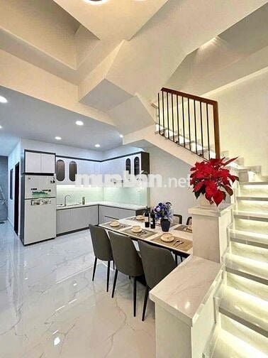 Xe Hơi Đậu Trước Nhà 2 Mặt Tiền Hẻm Thông Ra Nhiều Đường