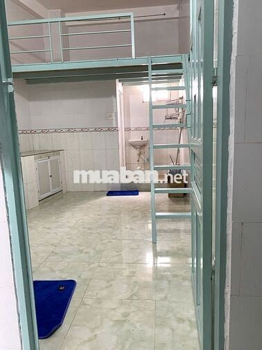 PHÒNG TRỐNG CÓ GÁC 2TR3 CÓ MÁY LẠNH, MÁY NƯỚC NÓNG, NỘI THẤT CƠ BẢN