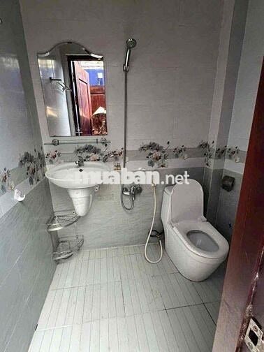 NHÀ MỚI SẠCH ĐẸP DT 4x17 1TRỆT 1LẦU 2PN 2WC HẺM XE TẢI TX52 Q12
